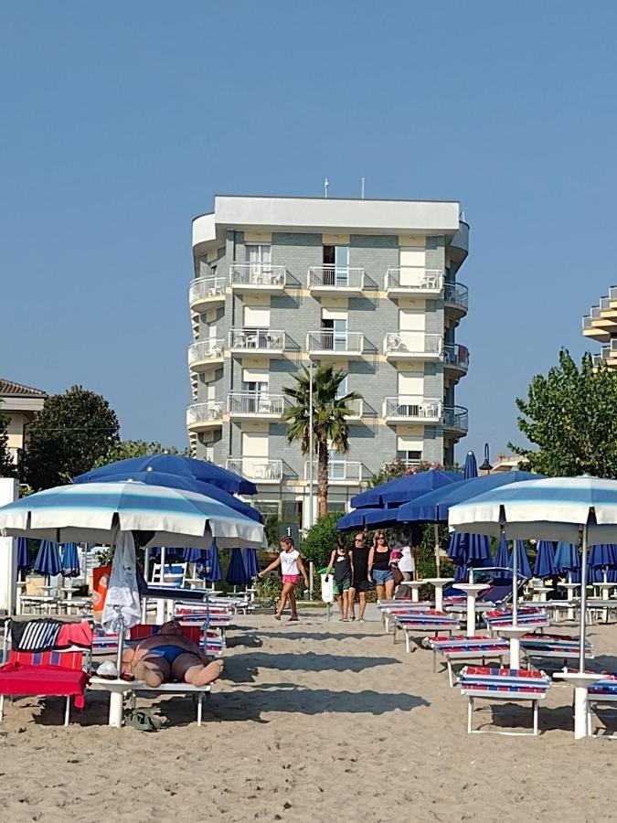 Hotel Boston Alba Adriatica Zewnętrze zdjęcie