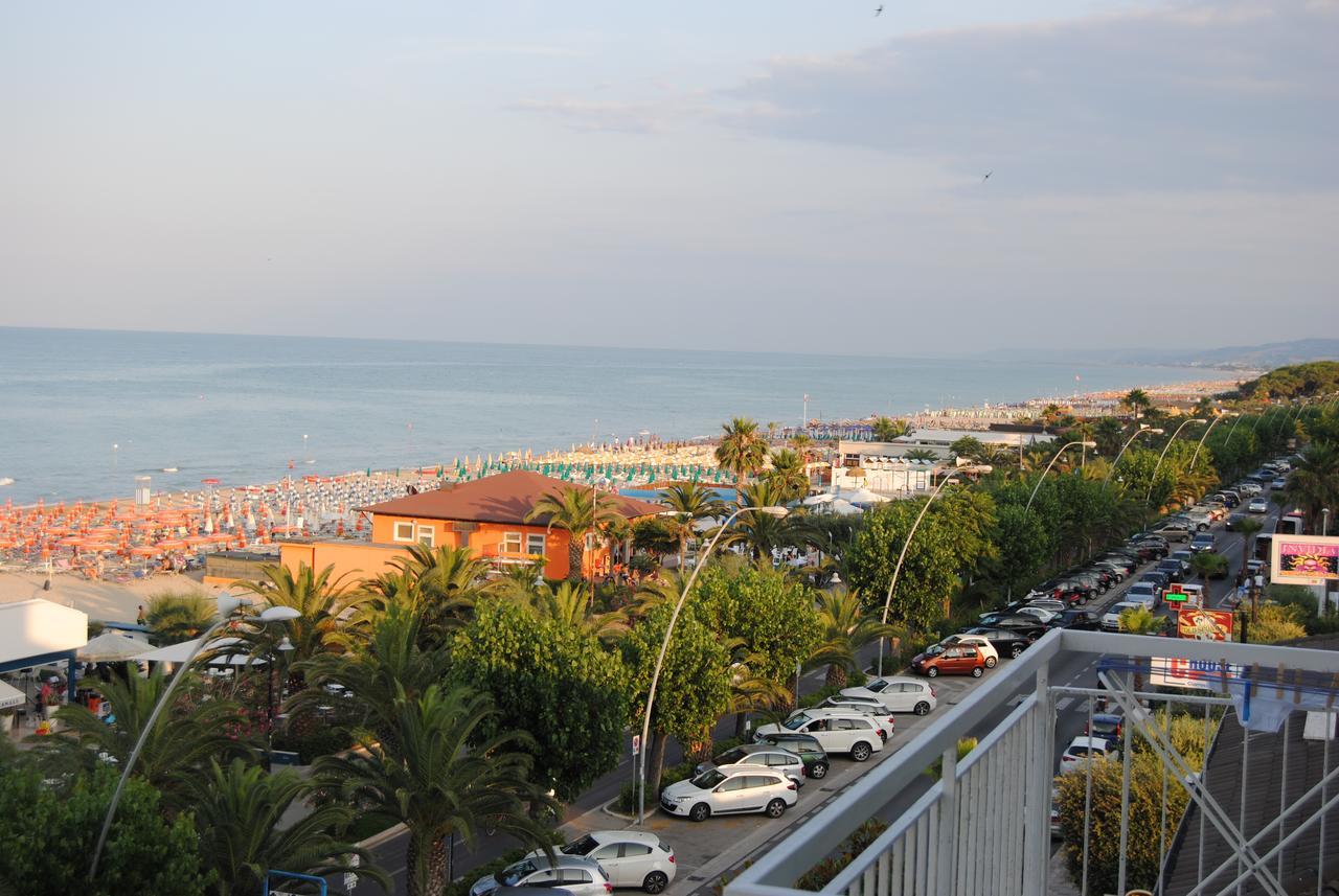 Hotel Boston Alba Adriatica Zewnętrze zdjęcie