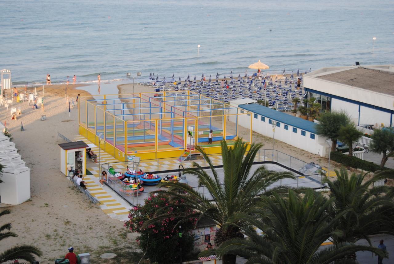Hotel Boston Alba Adriatica Zewnętrze zdjęcie