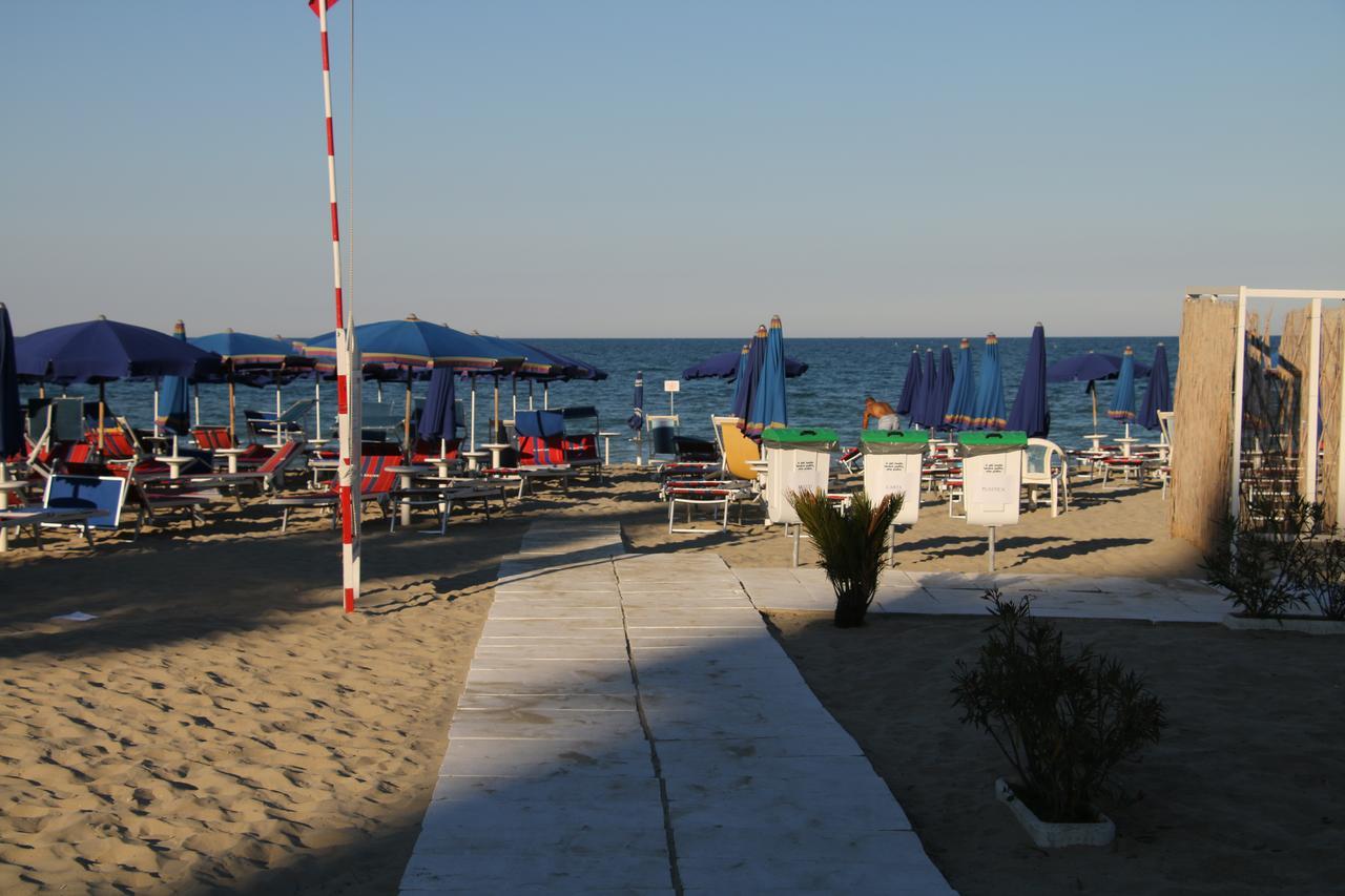 Hotel Boston Alba Adriatica Zewnętrze zdjęcie