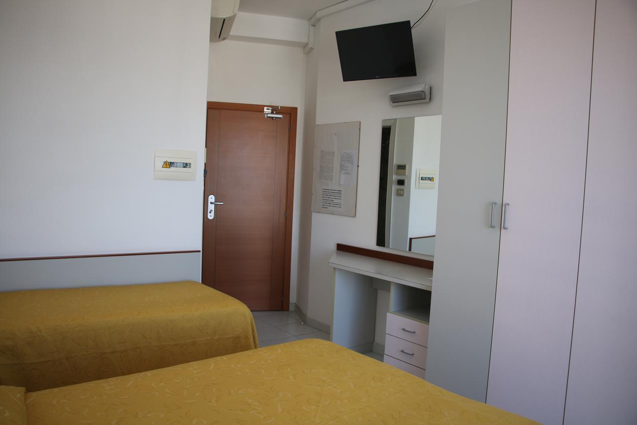 Hotel Boston Alba Adriatica Zewnętrze zdjęcie