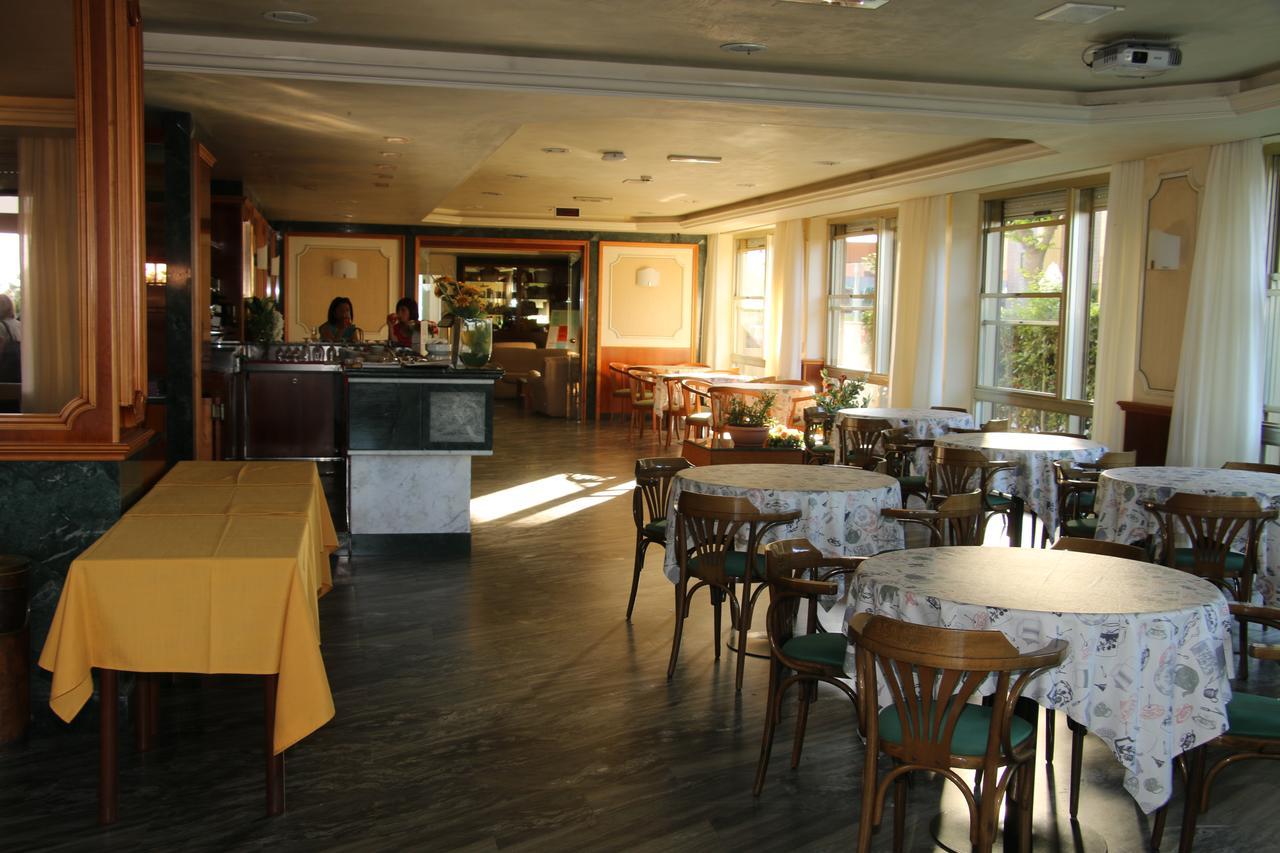 Hotel Boston Alba Adriatica Zewnętrze zdjęcie