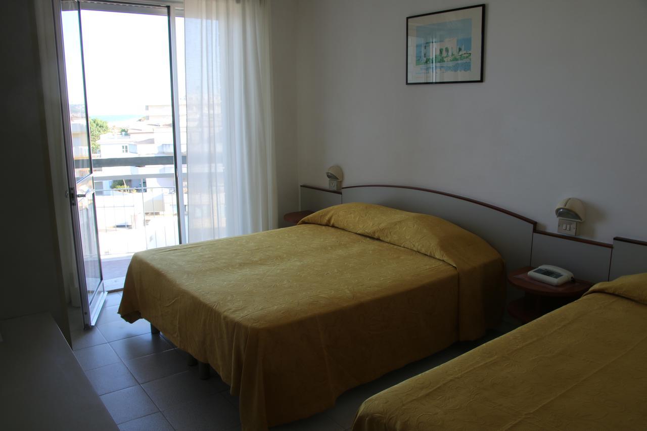 Hotel Boston Alba Adriatica Zewnętrze zdjęcie