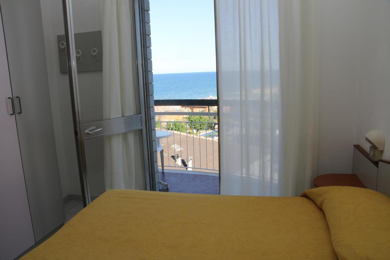 Hotel Boston Alba Adriatica Zewnętrze zdjęcie