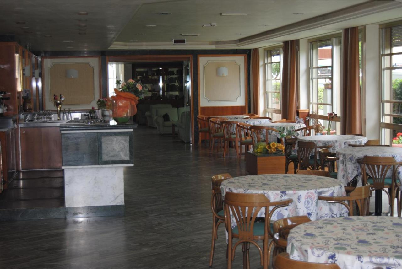 Hotel Boston Alba Adriatica Zewnętrze zdjęcie